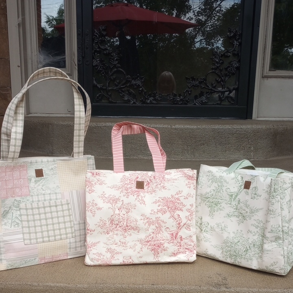Vintage Style Medium Totes $32 Each - Picture 1 of 6